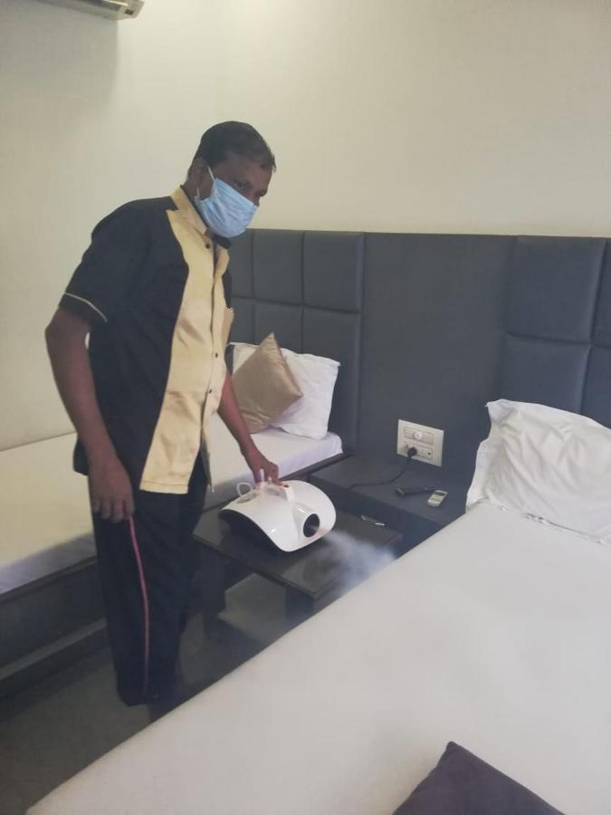 Hotel Oasis Mumbai Bagian luar foto