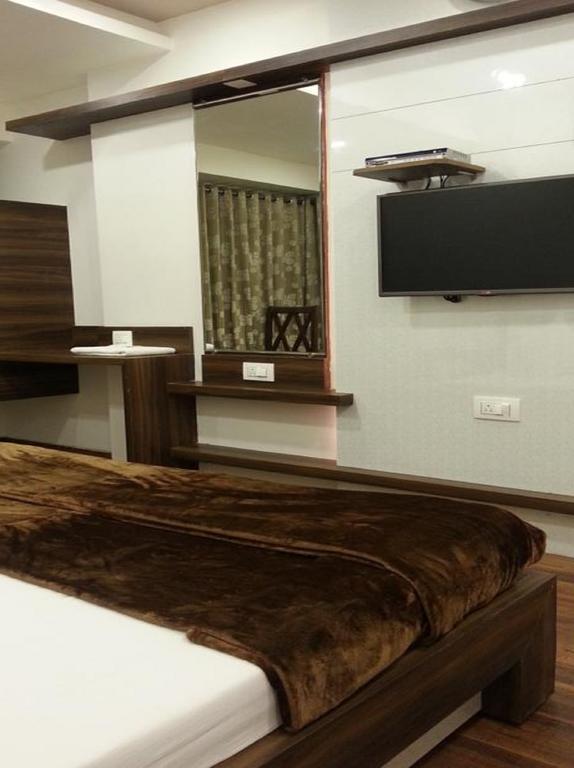 Hotel Oasis Mumbai Bagian luar foto