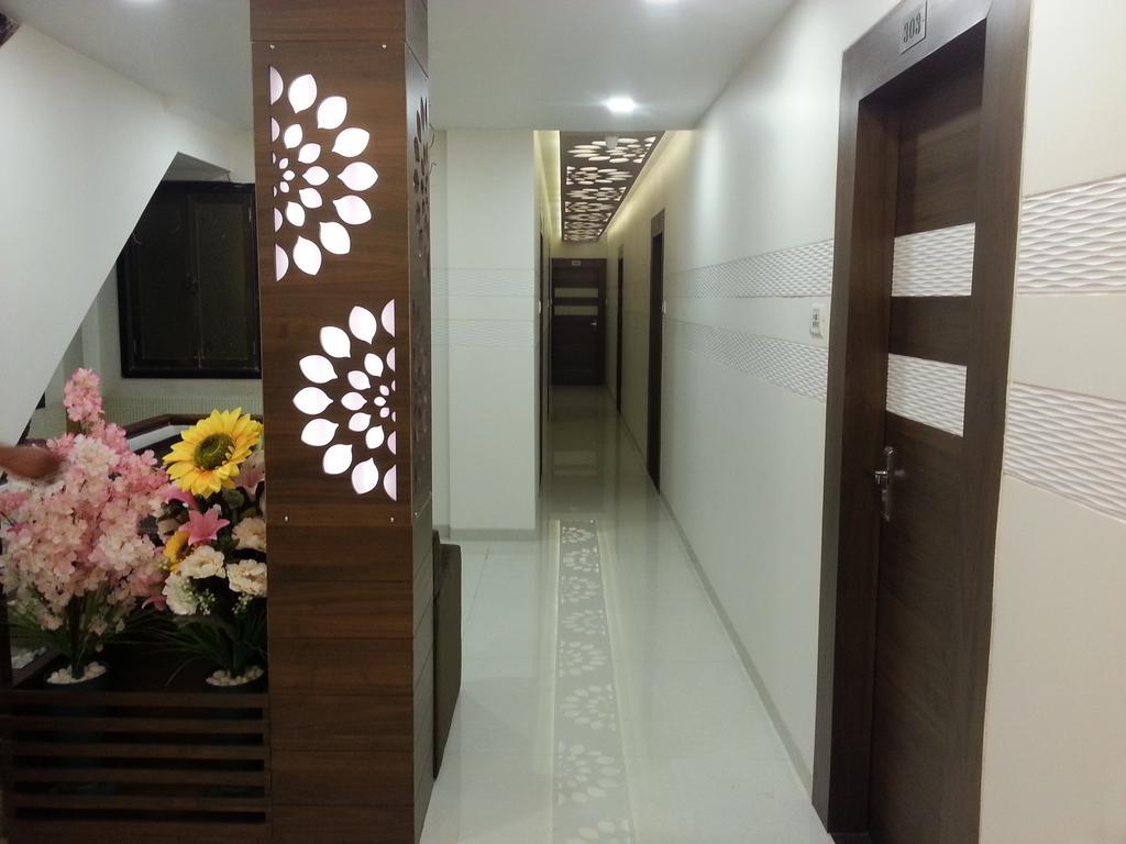 Hotel Oasis Mumbai Bagian luar foto