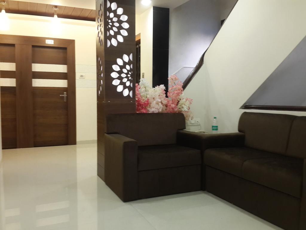 Hotel Oasis Mumbai Bagian luar foto