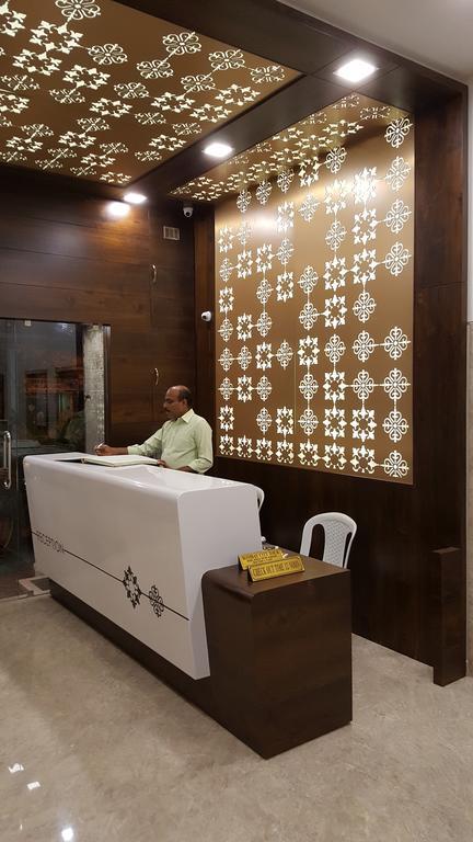 Hotel Oasis Mumbai Bagian luar foto