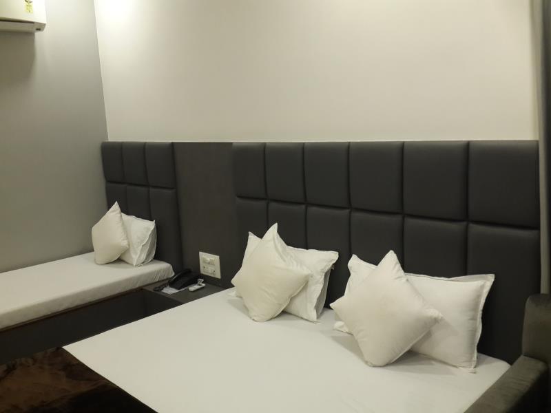 Hotel Oasis Mumbai Bagian luar foto